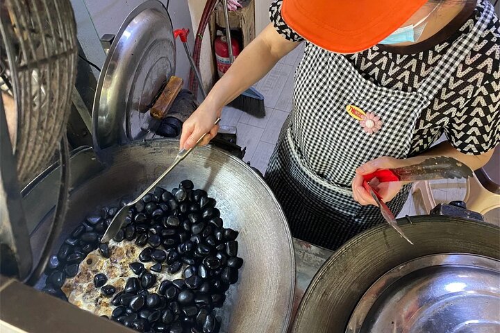 Wuhan Private Authentic Local Food Tour in Central City