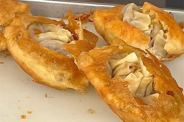 Wuhan Private Authentic Local Food Tour in Central City