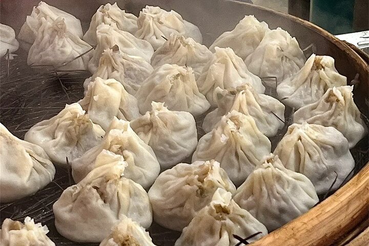 Wuhan Private Authentic Local Food Tour in Central City