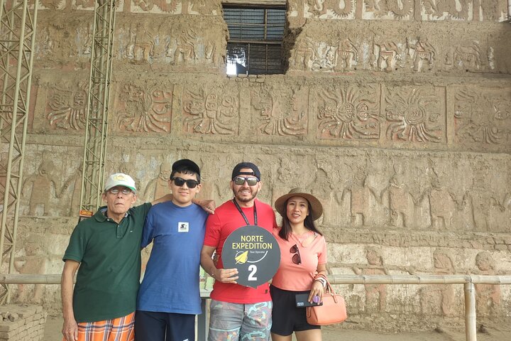 Private tour full day chan chan & huacas sun and moon in SUV