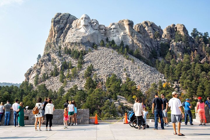 Mt Rushmore Night Ceremony and Tour - with Tunnels and Stargazing