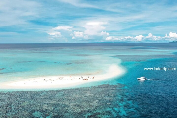 4 Days Tour and Snorkeling in Raja Ampat from Sorong