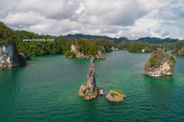 4 Days Tour and Snorkeling in Raja Ampat from Sorong