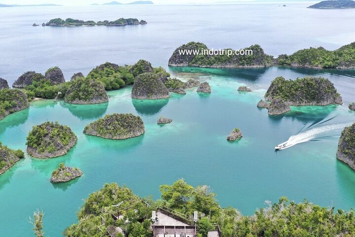 4 Days Tour and Snorkeling in Raja Ampat from Sorong
