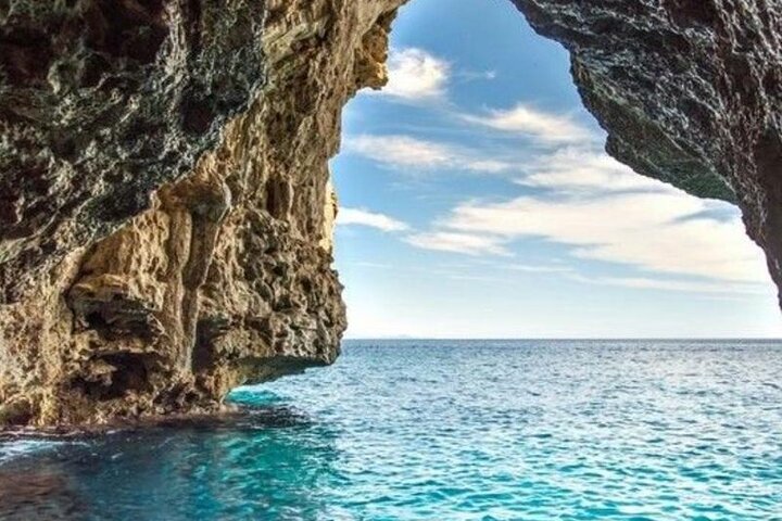 A Boat Trip to the Pirate Caves & Blue Lagoon