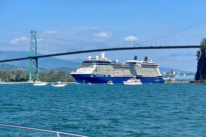 Vancouver Scenic Sightseeing Boat Tour with Live Tour Guide