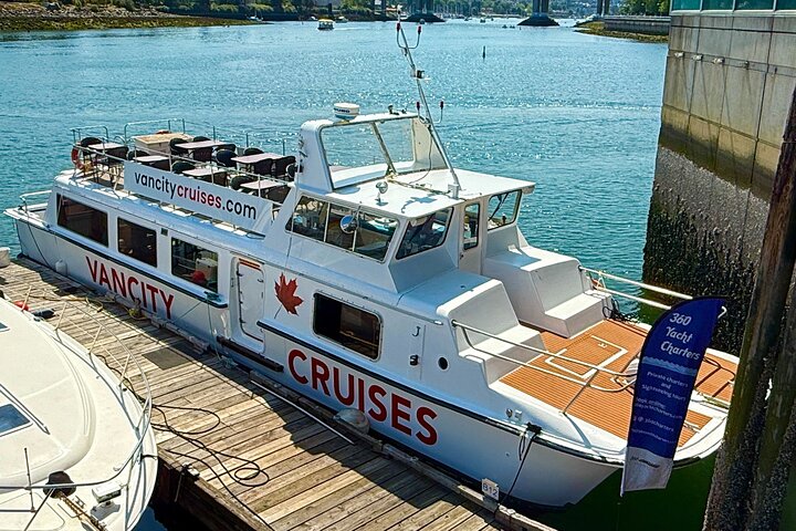 Vancouver Scenic Sightseeing Boat Tour with Live Tour Guide