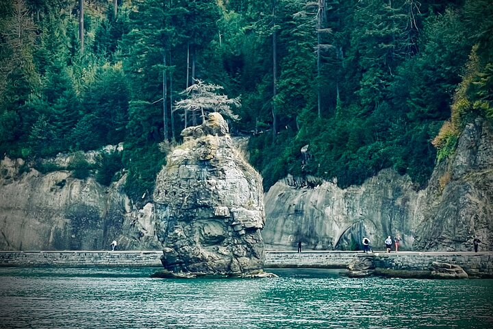 Vancouver Scenic Sightseeing Boat Tour with Live Tour Guide