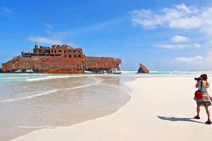Boavista: Santa Monica beach, cave, sand dunes & shipwreck