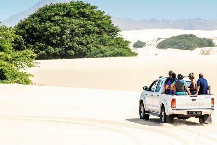 Boavista: Santa Monica beach, cave, sand dunes & shipwreck