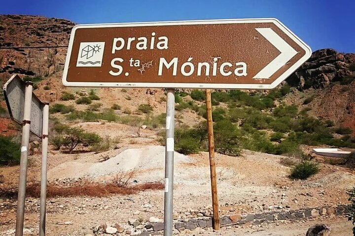 Boavista: Santa Monica beach, cave, sand dunes & shipwreck