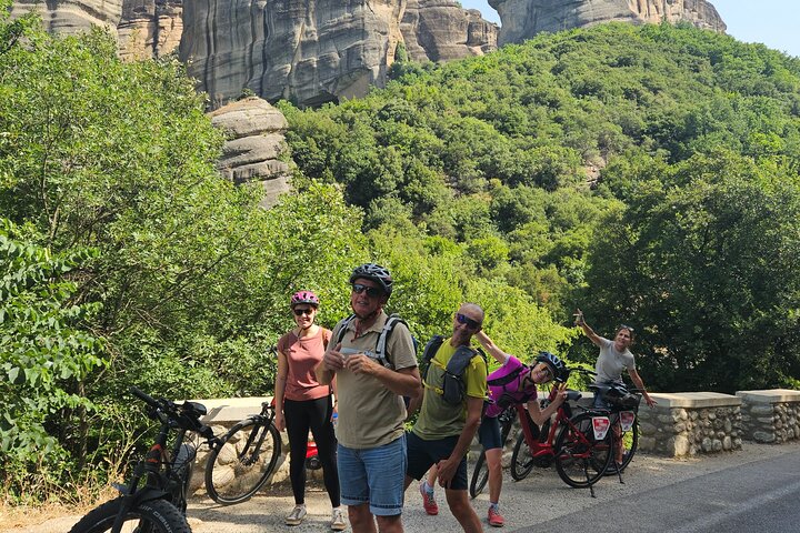 4-Hour Tour Morning Highlights of Meteora on E-Bike