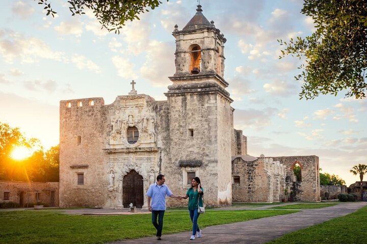 San Antonio Premium City Tour with Alamo & River Walk Cruise