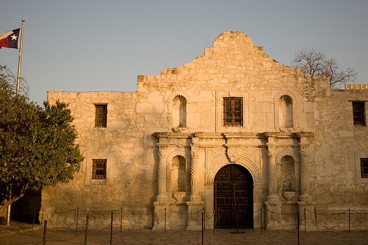 San Antonio Premium City Tour with Alamo & River Walk Cruise