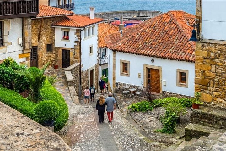 Lakes of Covadonga, Onis Cangas and Ballasts Tour from Oviedo