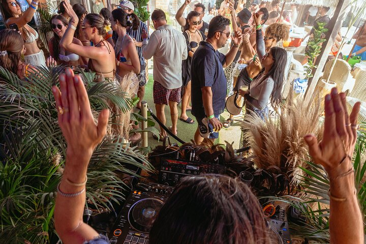 Bora Bora Cartagena Beach Club Full Day Experience