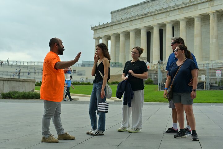 Washington DC's Monuments & US History Guided E-Cart Tour