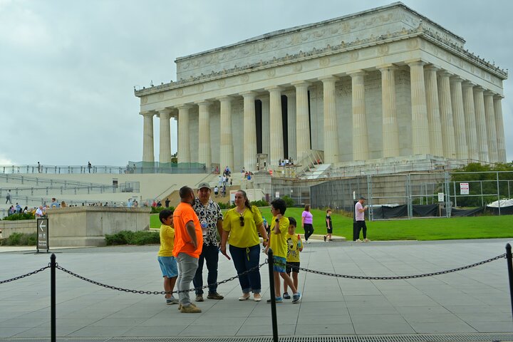 Washington DC's Monuments & US History Guided E-Cart Tour