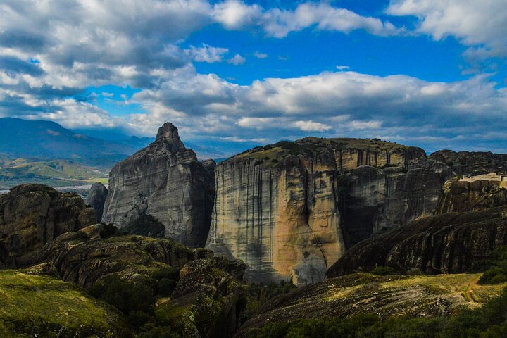 Meteora tour from Volos.A journey through history and nature.