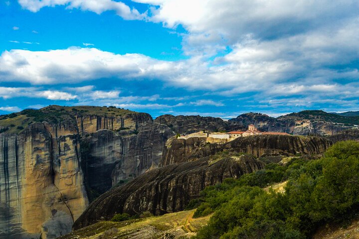 Meteora tour from Volos.A journey through history and nature.
