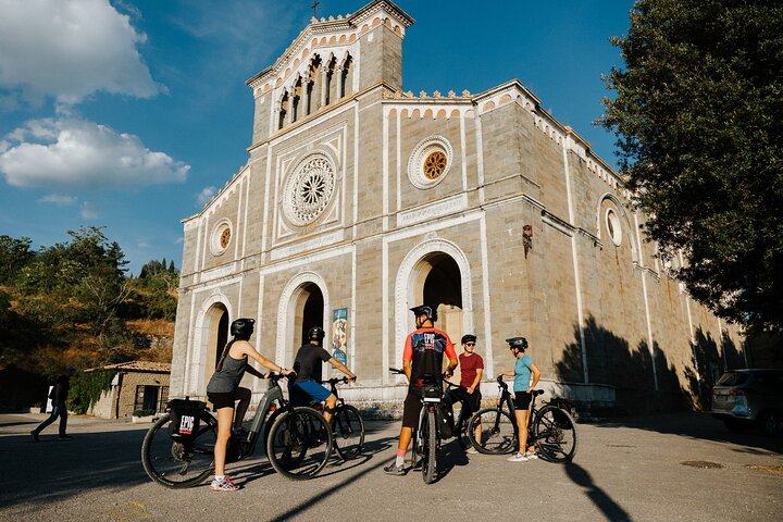 Cortona - Sunset eBike Ride Around the Village + Pizza Tasting