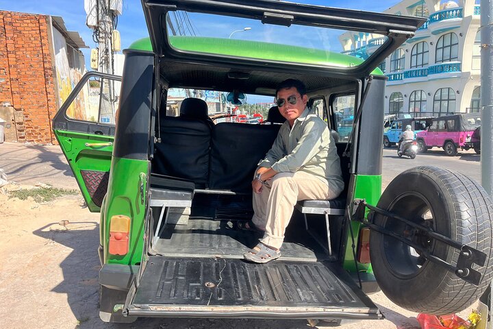 A Mui Ne Group with Jeep tour and Quad Bike ATV with Driver
