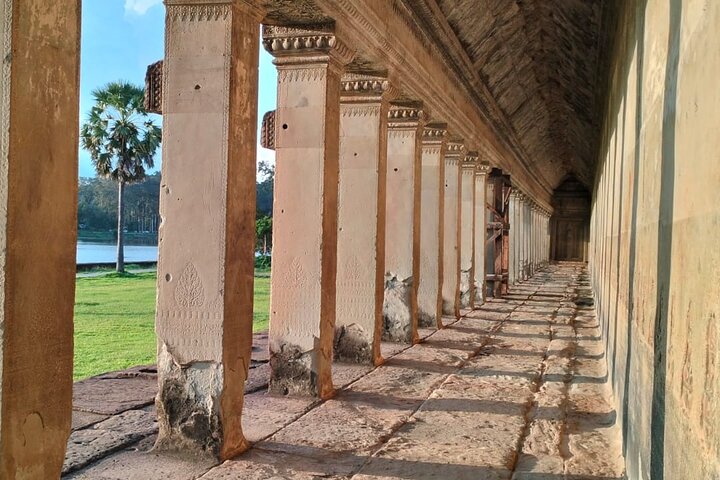 Day trip Phnom Penh to Siem Reap & Return back