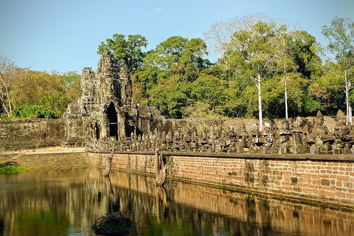 Day trip Phnom Penh to Siem Reap & Return back