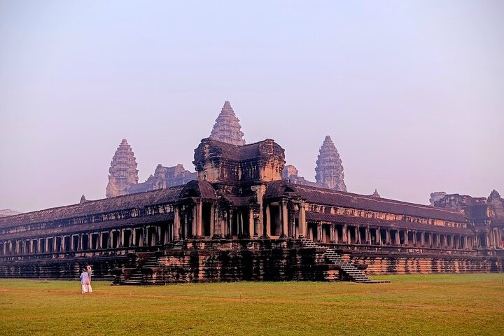 Day trip Phnom Penh to Siem Reap & Return back