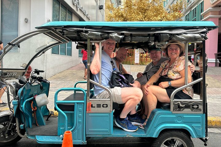 Discover the Real Manila with Tuktuk and Jeepney