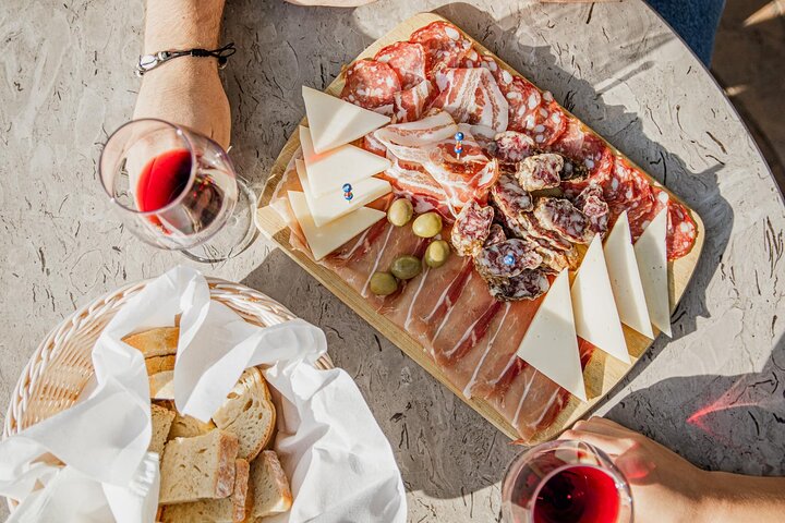 Piran walking tour & Wine Treasures in the Istrian Hinterlands