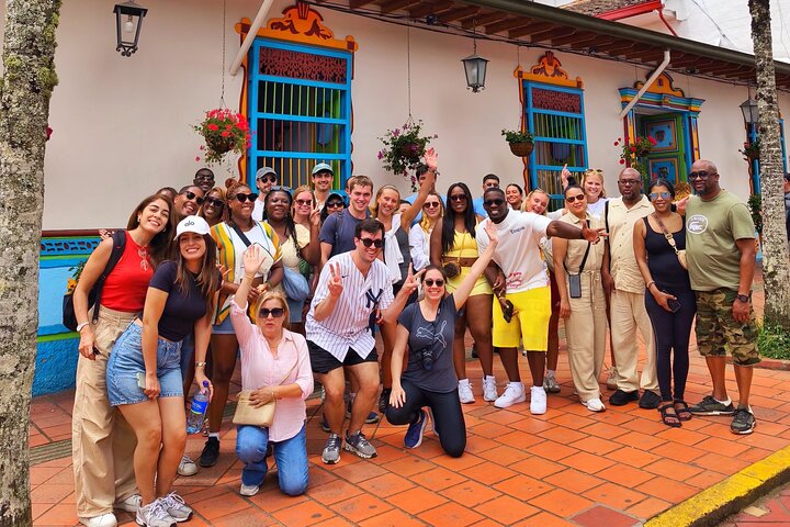 Guatapé Tour: Piedra del Peñol with Boat Tour, Breakfast, Lunch