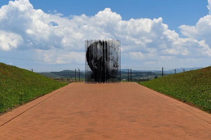 Drakensberg Mountains & Nelson Mandela Capture Site Full Day Safari
