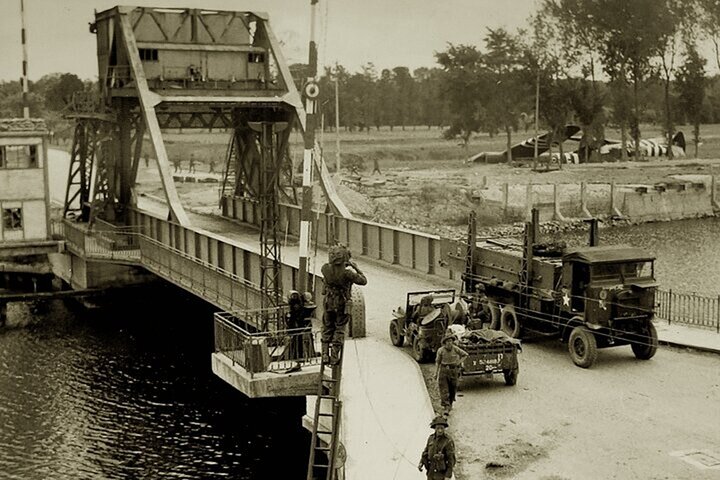D-Day Discovery: American & British sectors, 2-Day Tour for 1-4 P