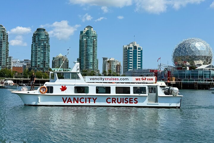 Vancouver Scenic Sightseeing Boat Tour with Live Tour Guide