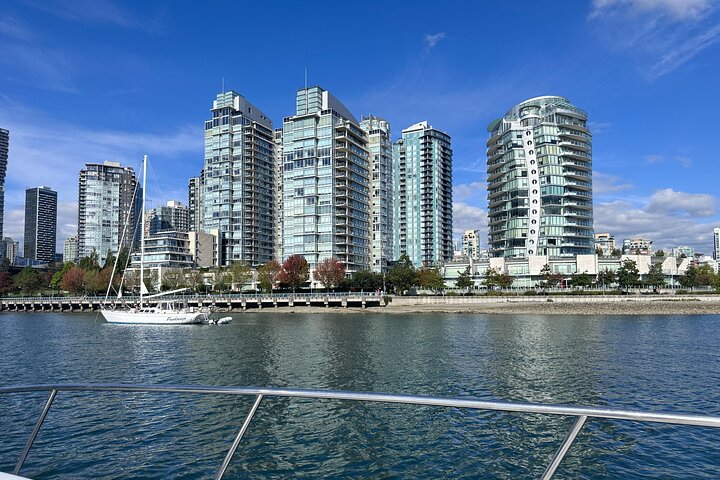 Vancouver Scenic Sightseeing Boat Tour with Live Tour Guide