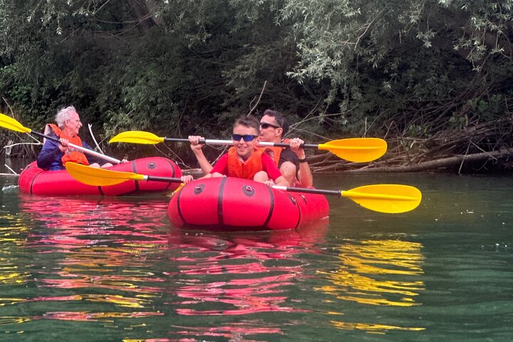 Lucca: kayak tour with aperitif + free souvenir pictures