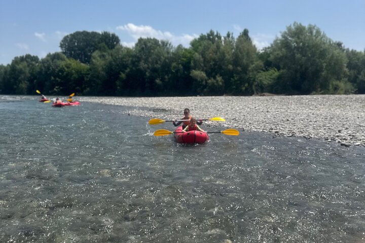 Lucca: kayak tour with aperitif + free souvenir pictures