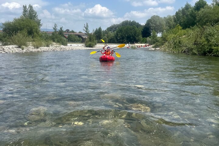 Lucca: kayak tour with aperitif + free souvenir pictures