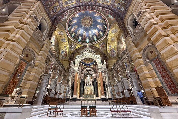 StL's Signature "Sights and Bites" - Private Tour in St. Louis