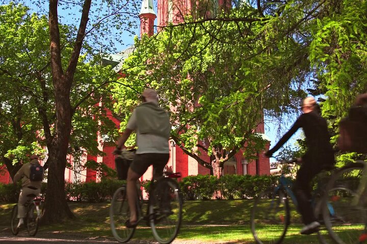 Tampere Scenic Bike Tour with Sauna and Local Flavors