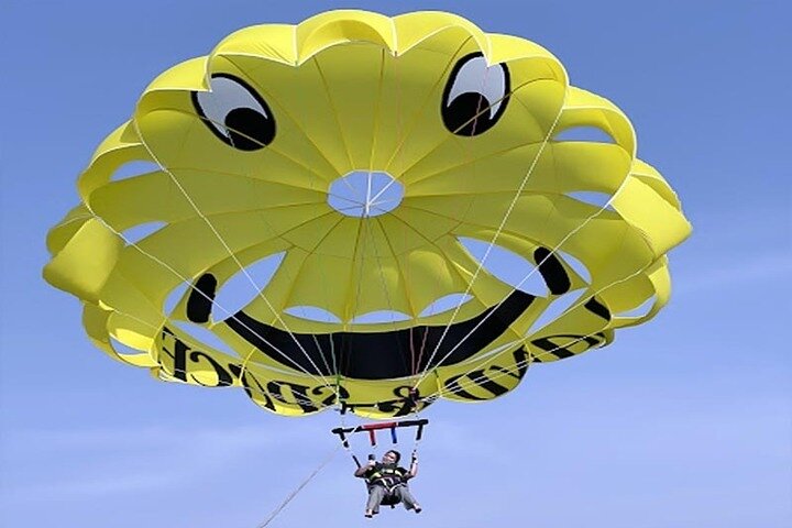 Parachute Jeddah Experience Over the Red Sea