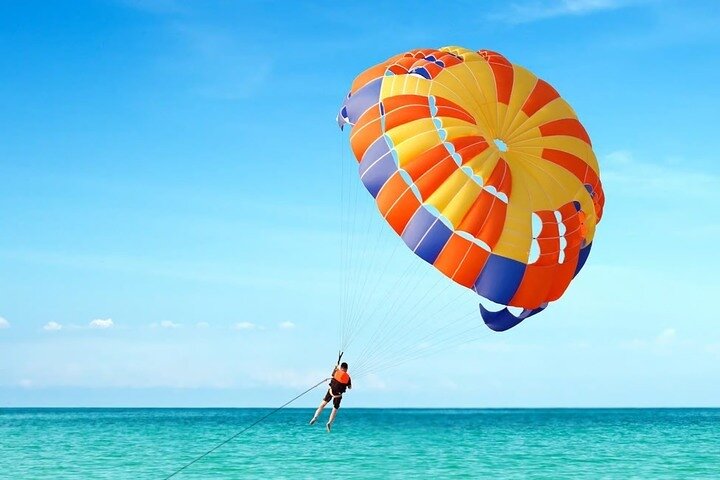Parachute Jeddah Experience Over the Red Sea