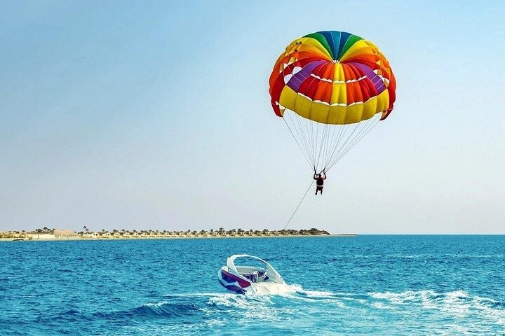 Parachute Jeddah Experience Over the Red Sea