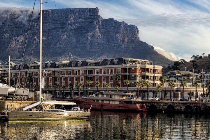 Robben Island and Prison Guided Tour with Ferry Ticket
