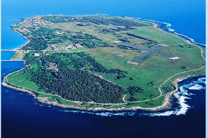 Robben Island and Prison Guided Tour with Ferry Ticket