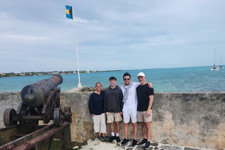 Nassau's Half Day Bus City Tour: Guided Tour with Free Samples