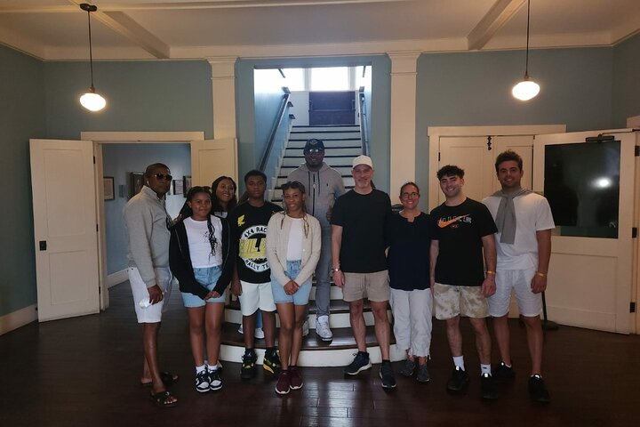 Nassau's Half Day Bus City Tour: Guided Tour with Free Samples