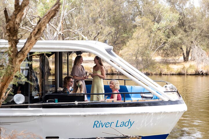 Swan Valley River Cruise and Wine Tasting Day Trip from Perth