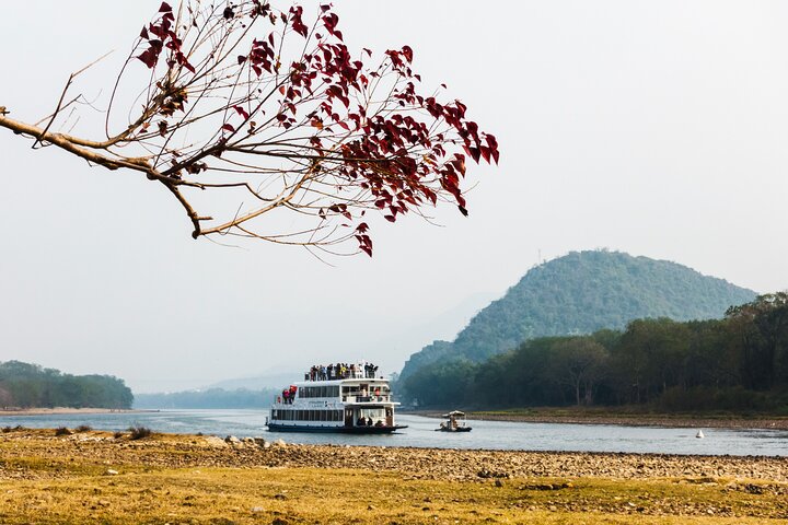Yangshuo Ruyi Peak Cable Car and Li River Full-Day Cruise Tour